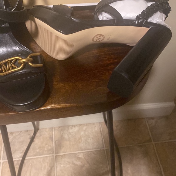 Michael KORS - Picture 5 of 8